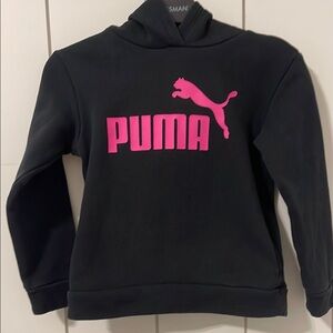 Puma Girl’s Hoodie - XS (5/6). Black hoodie with hot pink logo.
